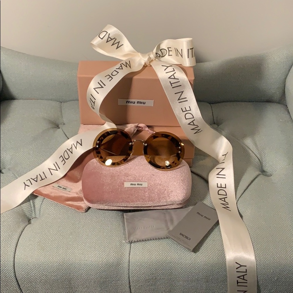 🔥 Miu Miu Sunnies MU10RS 7S01G0 🔥